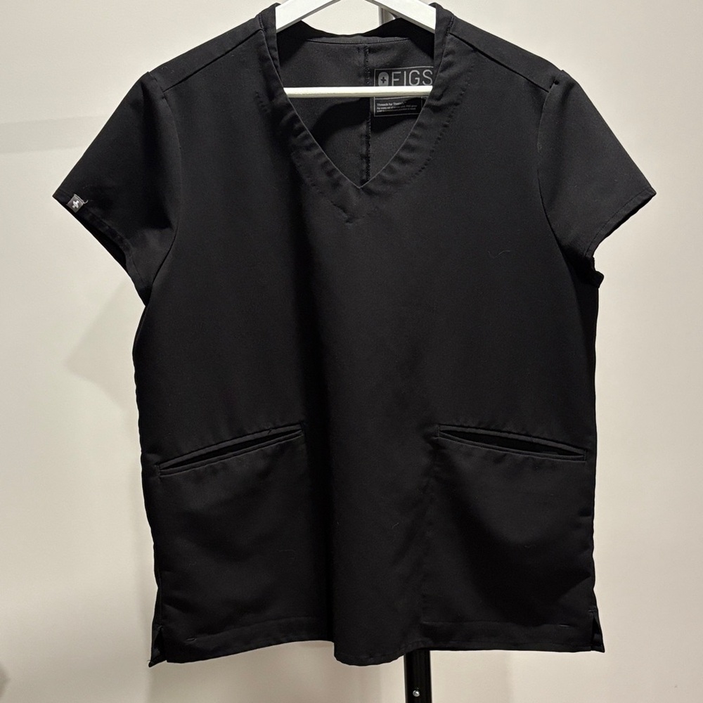 FIGS Two-Pocket Scrub Top, Black, Medium